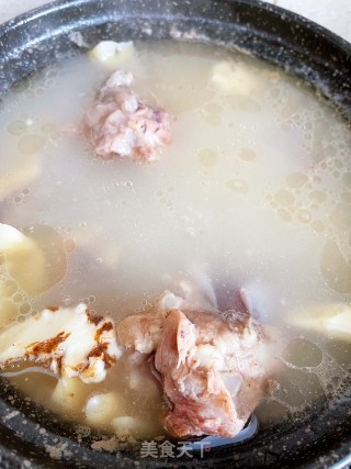 笋子咸肉当回
骨头汤的做法步伐
：6