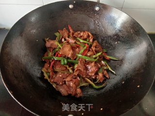 单椒回锅肉的做法步调：9