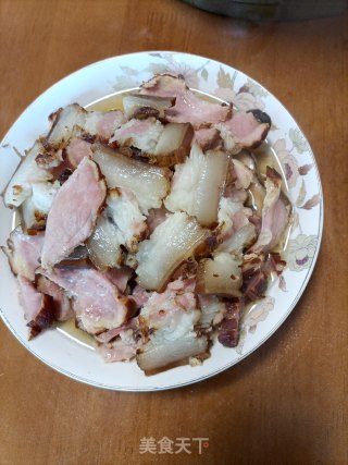 喷鼻菇蒸腊肉的做法步调：9