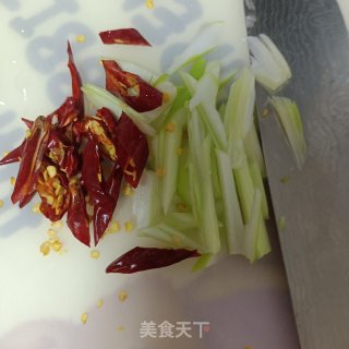 白烧鲳鱼的做法步调：3