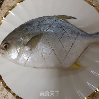 白烧鲳鱼的做法步调：2