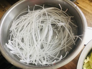 白烧肉烩菜的做法步调：2