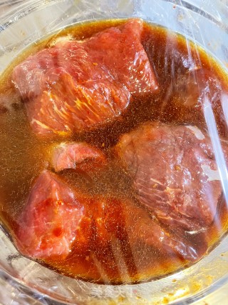 杂喷鼻酱牛肉+糊辣汤的做法步调：4