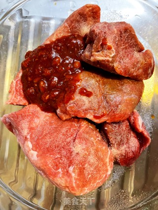 杂喷鼻酱牛肉+糊辣汤的做法步调：2