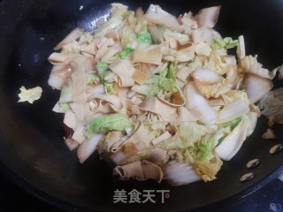利剑菜烧豆皮的做法步调：6