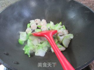 虾味球炒女菜的做法步调：6