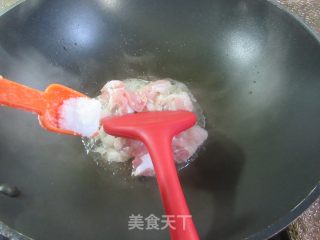 五花肉炒荸荠的做法步调：4
