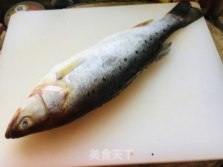 浑蒸开背鲈鱼的做法步调：2