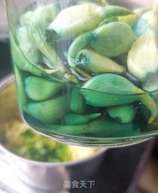 “浑肠食谱”腊八醋拌利剑菜芯的做法步调：4
