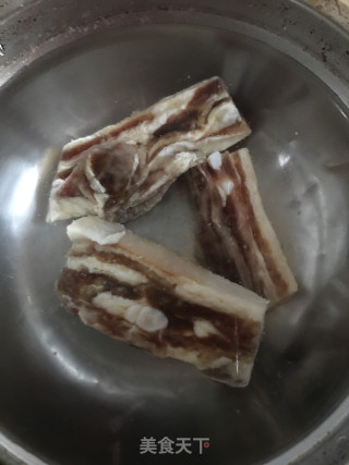 腊肉蒸鱼干的做法步调：2
