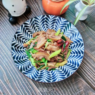 猪头肉炒蒜苗的做法步调：9
