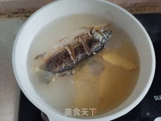 鲫鱼菌菇豆腐汤的做法步调：5