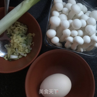 牛肉丸鸡蛋里的做法步调：1