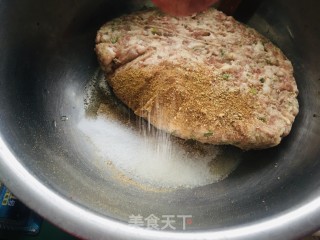 五花肉韭菜火饺的做法步调：5