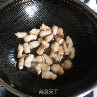 西兰花炒肉的做法步调：1