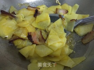 腊肉炒土豆片的做法步调：7