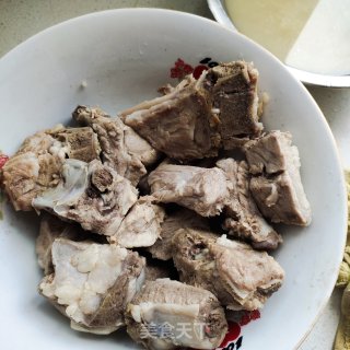 排骨啫啫煲的做法步调：1