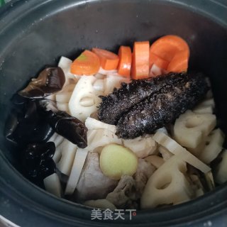 莲藕海参炖排骨的做法步调：9