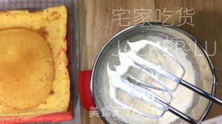 超等丰富白丝绒旋风卷，有颜值又甘旨，心感细致绵柔。的做法步调：18