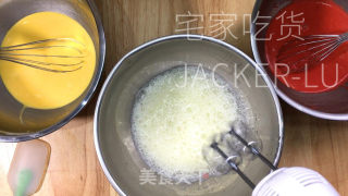 超等丰富白丝绒旋风卷，有颜值又甘旨，心感细致绵柔。的做法步调：5