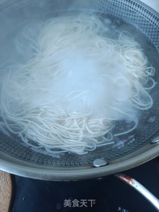 肉丁韭菜挨卤里的做法步调：10