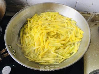 羊肉黄萝卜饺子的做法步调：1