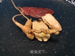 参芪鹿茸汤的做法步调：1