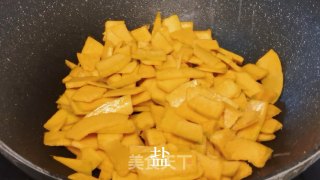 椰喷鼻北瓜汤的做法步调：6