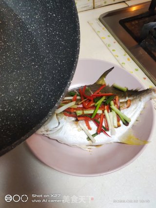 浑蒸鲳鱼的做法步调：4