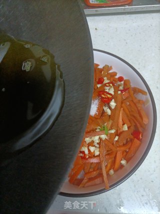 绿豆粉皮拌胡萝卜丝的做法步调：7
