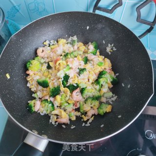 西蓝花炒饭的做法步调：7