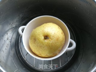 枸杞冰糖炖雪梨的做法步调：5