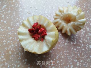 枸杞冰糖炖雪梨的做法步调：4