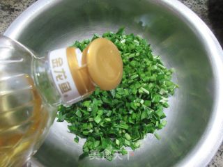 韭菜鸡蛋馅秋卷的做法步调：7
