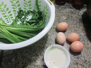 韭菜鸡蛋馅秋卷的做法步调：2