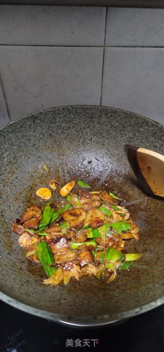 蒜苗炒五花肉的做法步调：11