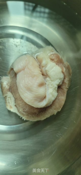 蒜苗炒五花肉的做法步调：1