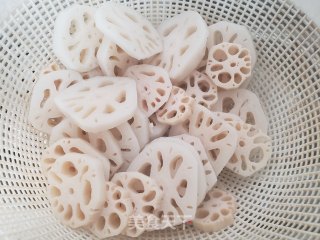 炝拌糖醋莲菜的做法步调：3