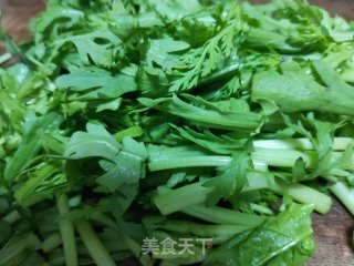 浑炒茼蒿的做法步调：2