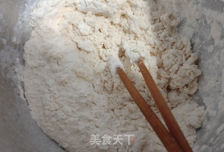 腊肠鸡蛋脚抓饼的做法步调：1