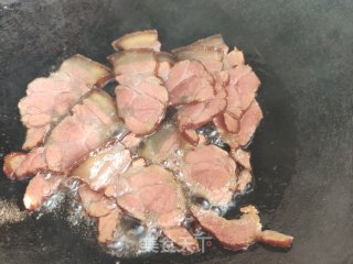 蒜苗炒腊肉的做法步调：6