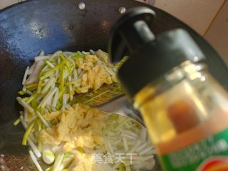蒜黄海陈菇炒鸡蛋的做法步调：7