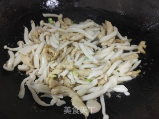 鸡丝海陈菇炒油菜的做法步调：8