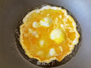 青白椒鸡蛋炒扇贝肉的做法步调：4