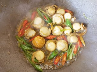 青白椒鸡蛋炒扇贝肉的做法步调：11