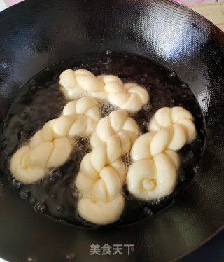 已经的小整食——麻花的做法步调：15