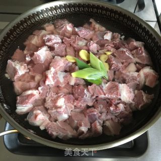 白烧牛肉的做法步调：1