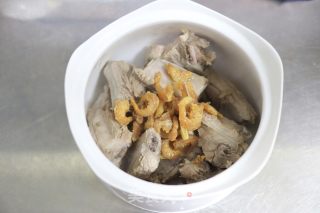 排骨海米萝卜汤的做法步调：4