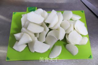 排骨海米萝卜汤的做法步调：2