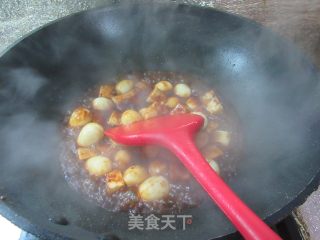 黄焖鹌鹑蛋豆腐的做法步调：5